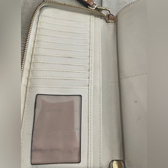 Michael Kors White Monogram wallet wristlet - Picture 5 of 9